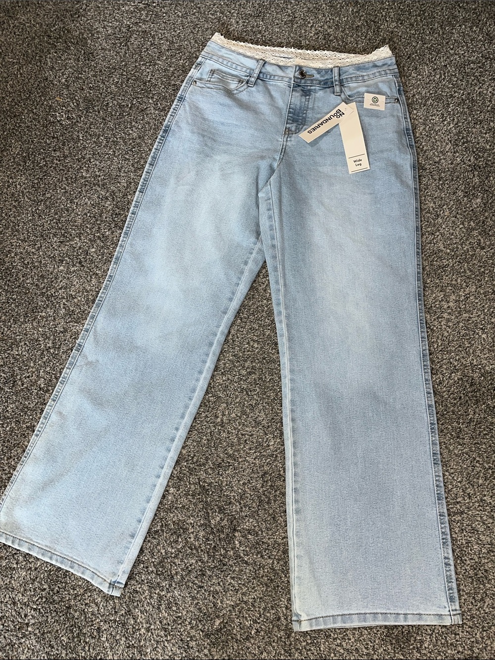 Baggy wide Leg Jeans with Lace trim mid-Rise New! Women’s size 4